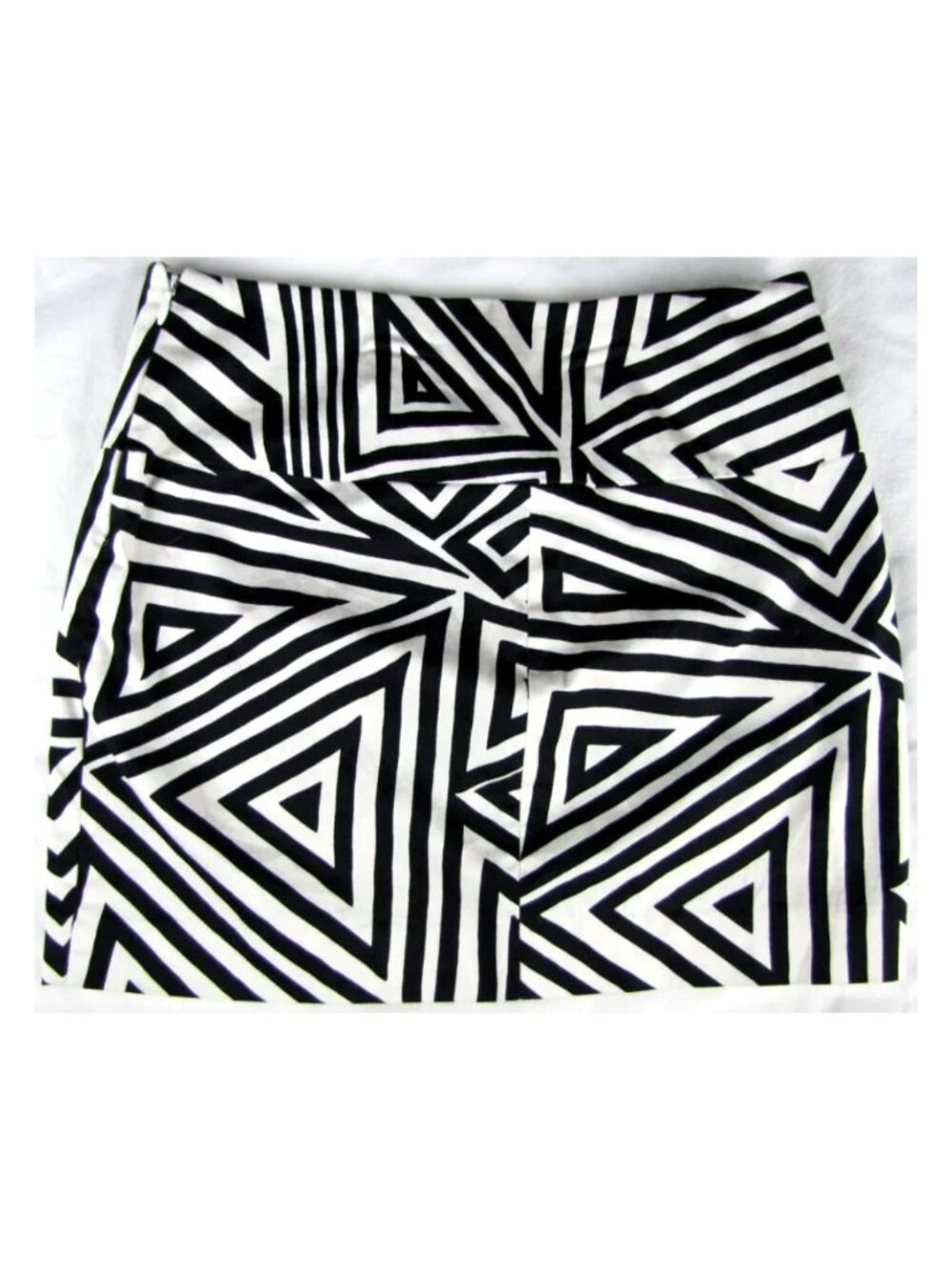 SALE! Abstract Black White Short Mini Skirt - Picture 2 of 3